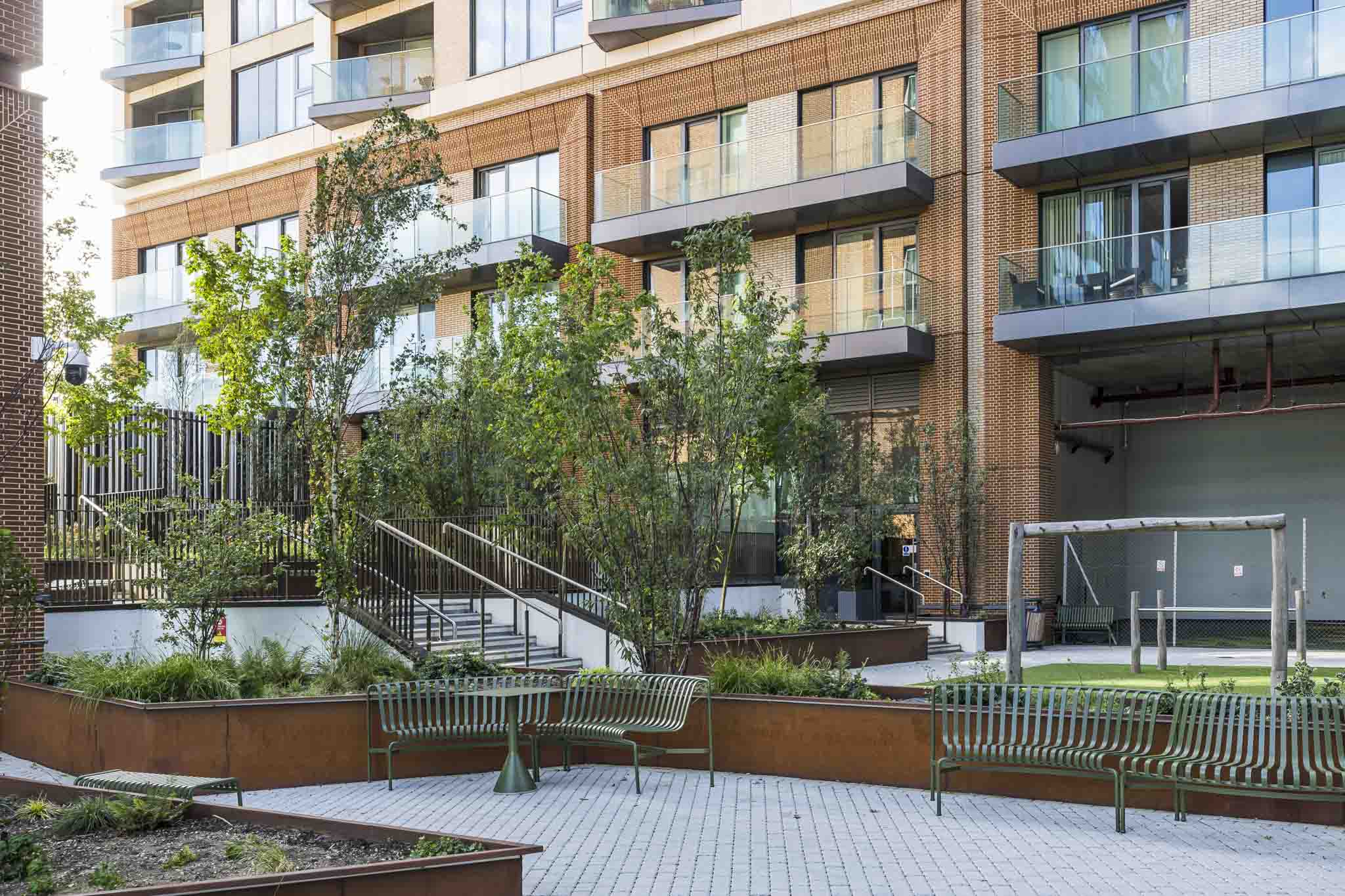 Light Water Plants, Supply and Maintenance of Office Plants, London & the South